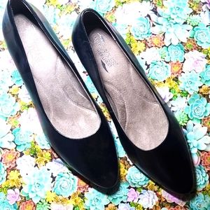 Stylish, comfortable sz 10 ladies AEROSOLES low heels.